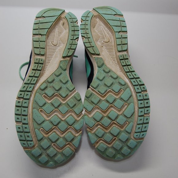 Nikes - Picture 5 of 6